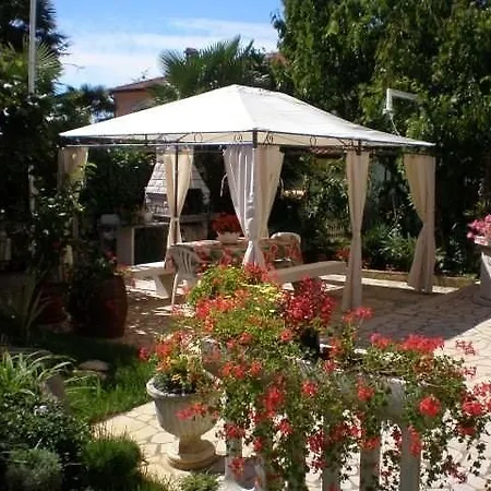 Ferienhaus In 5 Apartment Porec